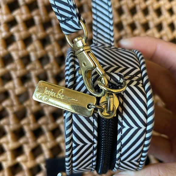 Jujube Pacifier Holder - Picture 2 of 5